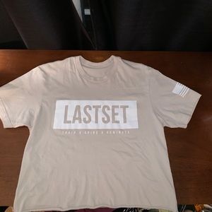 Lastset crop tee
